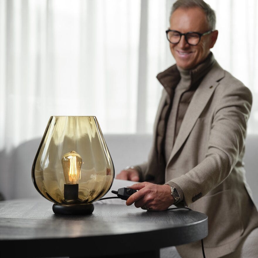 Magnor ROCKS XO Bordlampe H30 cm i Brun designet av Halvor Bakke