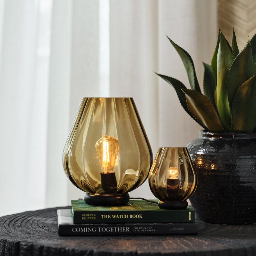 Magnor ROCKS XO Bordlampe H16.5 cm i Brun designet av Halvor Bakke