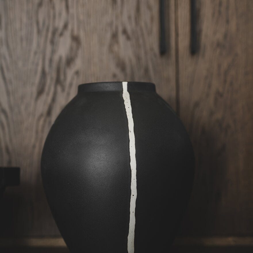 Jakobsdals SPLIT Vase H28 cm i Svart