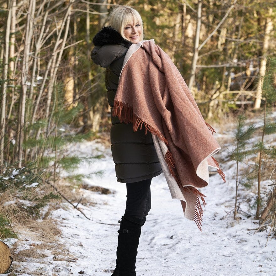 Kathrine Sørland KATHRINE SØRLAND Ullpledd 130x200 cm i Rød designet av Kathrine Sørland