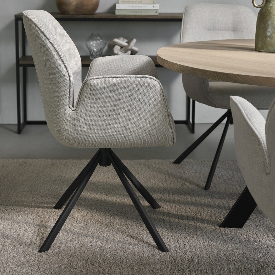 AURA Spisestol med armlene i Beige/natur