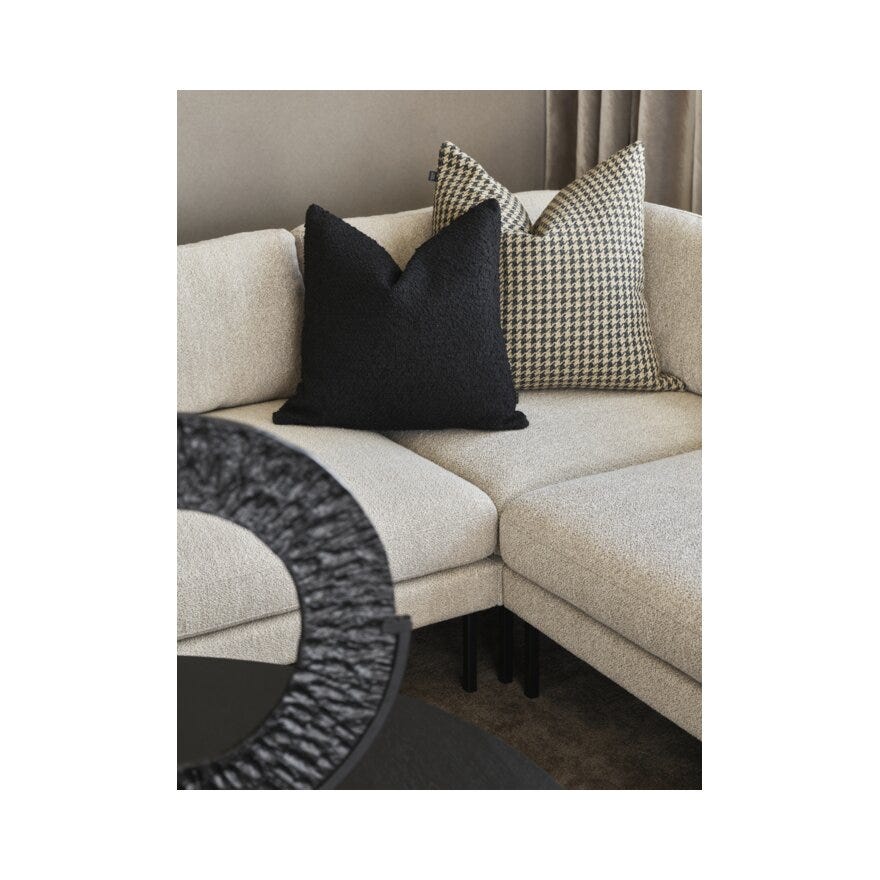 Signature Collection By Halvor Bakke SIGNATURE Pute 50x50 cm i Svart designet av Halvor Bakke