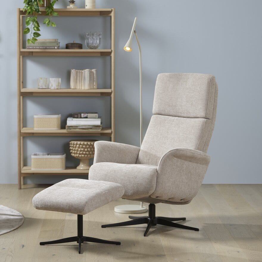 GIRONA Hvilestol med fotskammel i Beige/natur