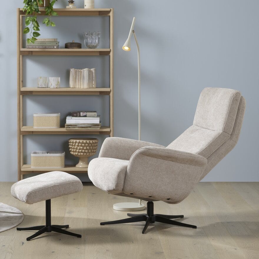 GIRONA Hvilestol med fotskammel i Beige/natur