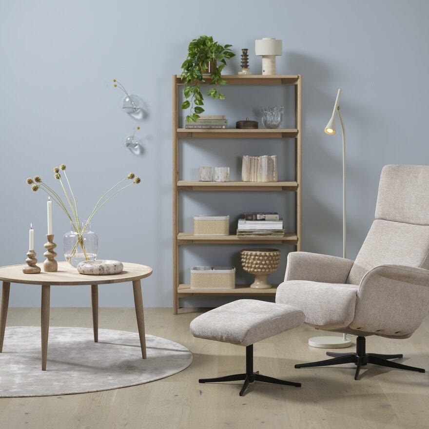 GIRONA Hvilestol med fotskammel i Beige/natur