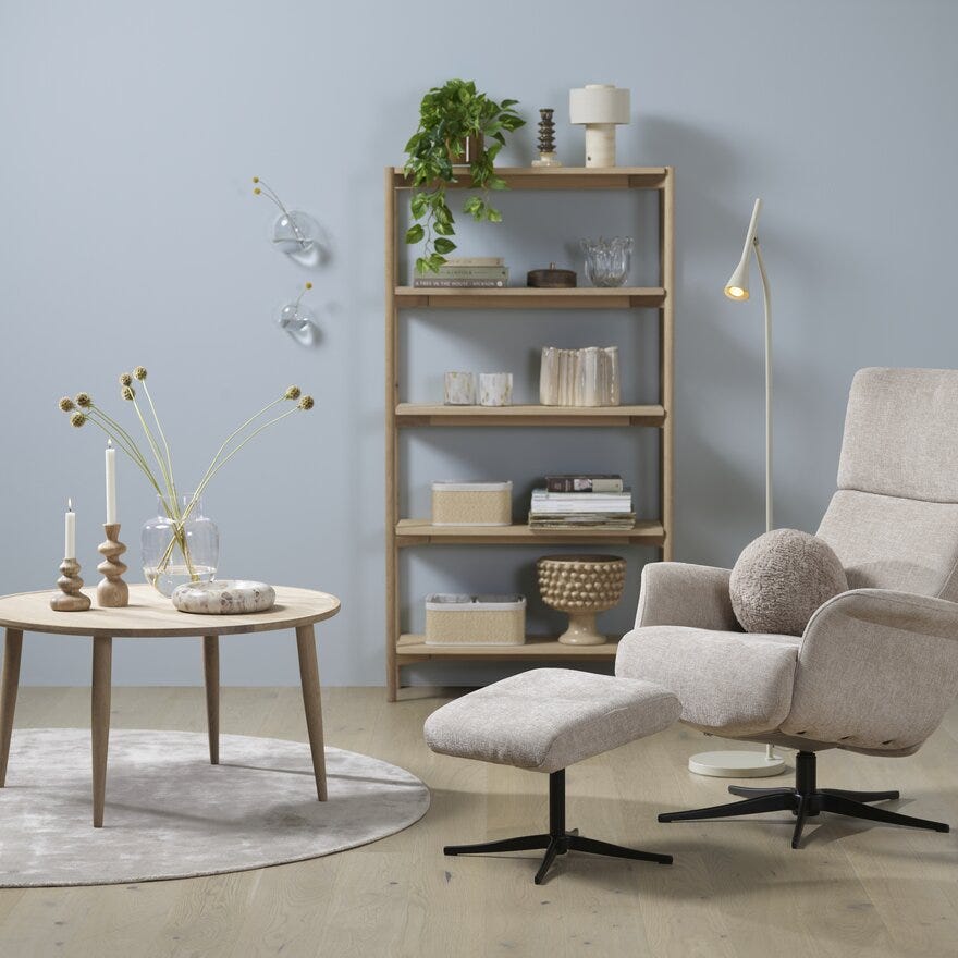 GIRONA Hvilestol med fotskammel i Beige/natur