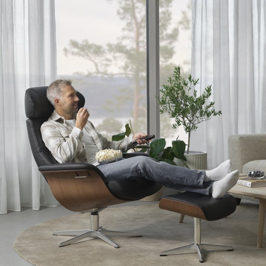 Conform TIMEOUT Fotskammel i Svart designet av Jahn Aamodt