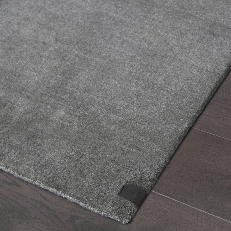 Halvor Bakke GABEL Teppe 160x230 cm i Grå designet av Halvor Bakke