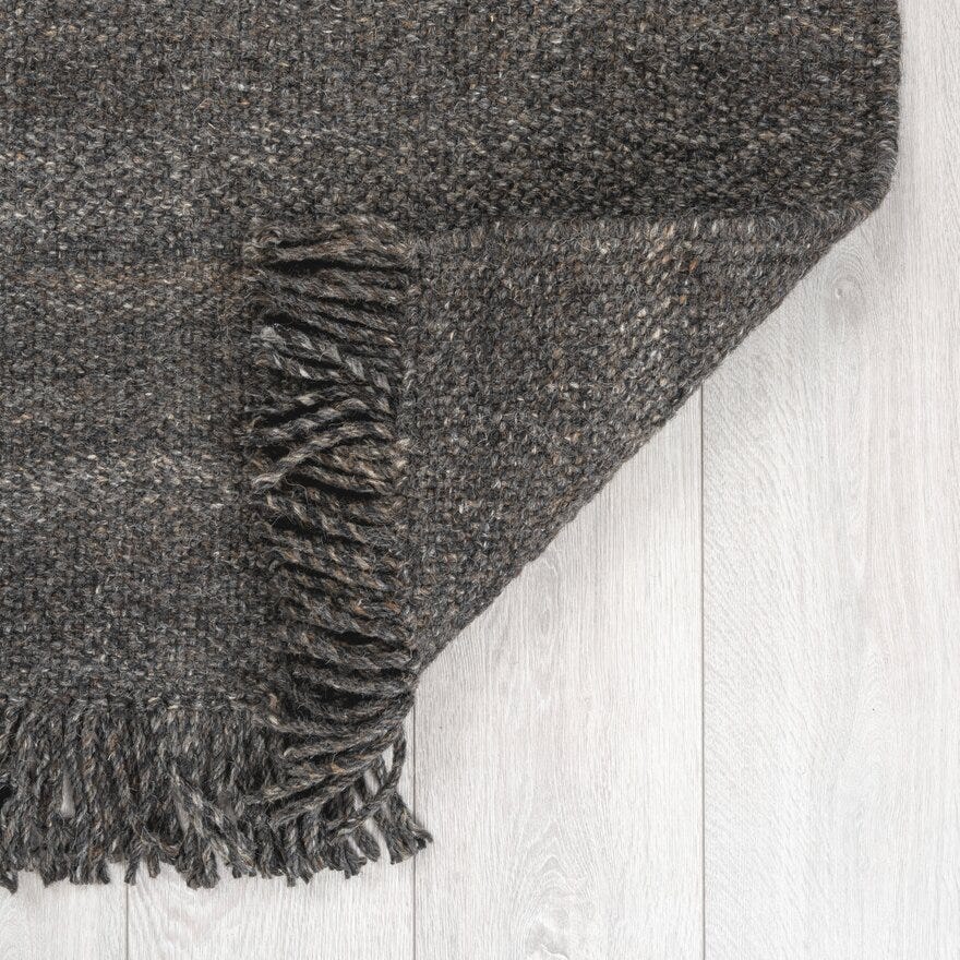 Halvor Bakke KLEBER Teppe Stor 200x290 cm i Grå designet av Halvor Bakke