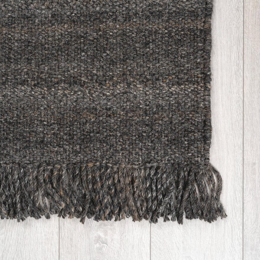 Halvor Bakke KLEBER Teppe Stor 200x290 cm i Grå designet av Halvor Bakke