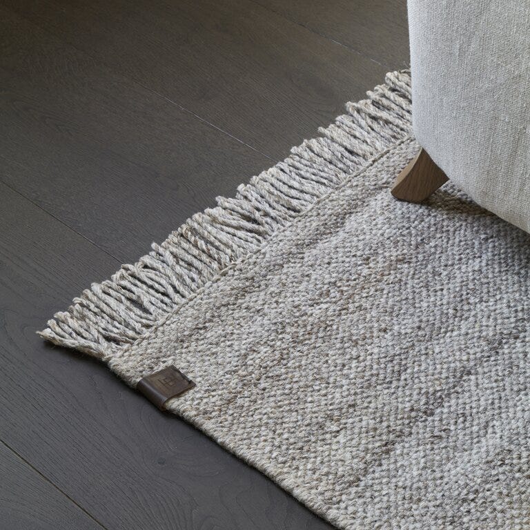 Halvor Bakke KLEBER Teppe 240x340 cm i Grå designet av Halvor Bakke