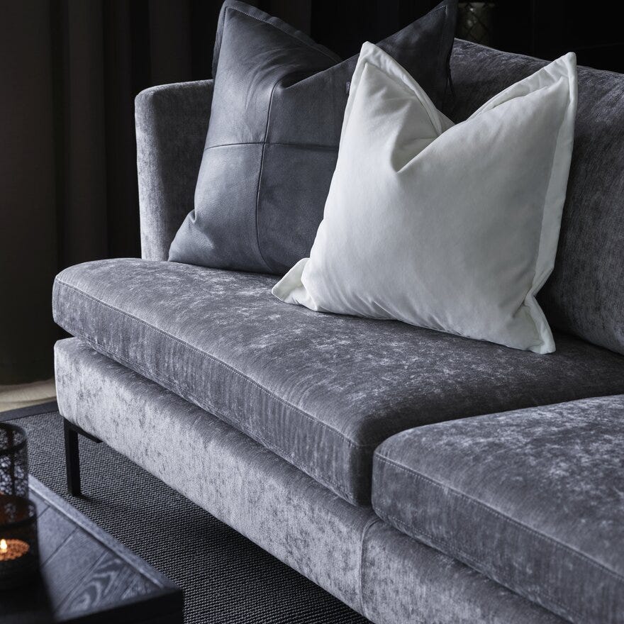 Signature Collection By Halvor Bakke SIGNATURE 810 3 seter i Svart designet av Halvor Bakke