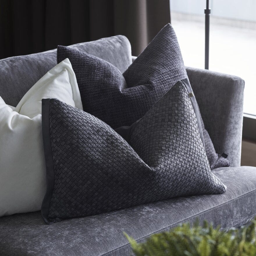 Signature Collection By Halvor Bakke SIGNATURE 810 3 seter i Svart designet av Halvor Bakke