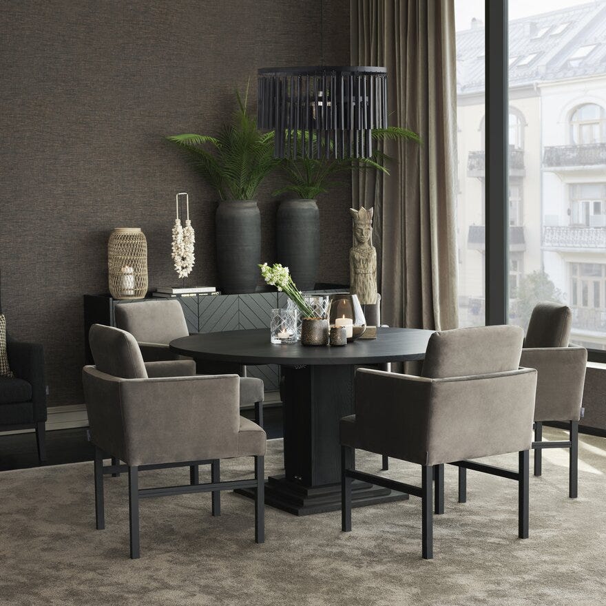 Signature Collection By Halvor Bakke SIGNATURE 1550 Spisestol med armlene i Brun designet av Halvor Bakke
