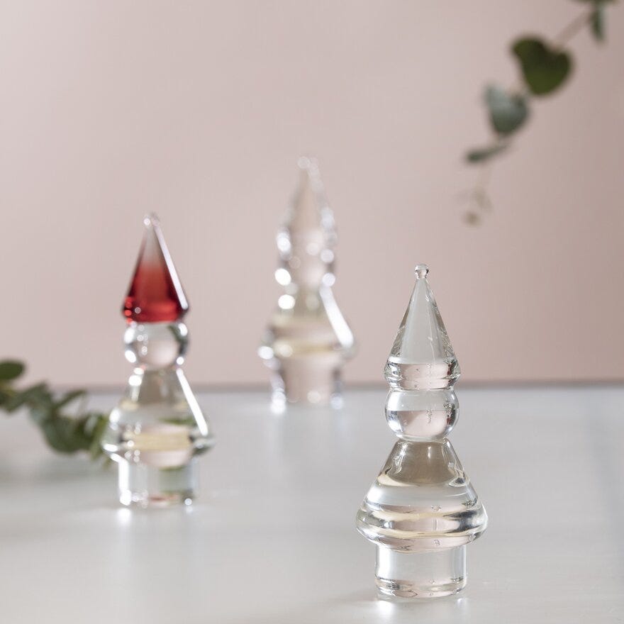 Magnor HUSNISSE Juledekor H13.6 cm i Klar designet av Teresa Bergerud
