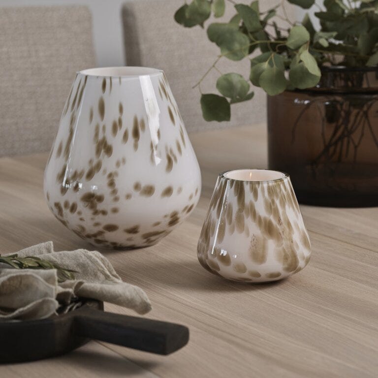 Magnor ROCKS VINI FERA Stormlykt H22 cm i Hvit designet av Halvor Bakke