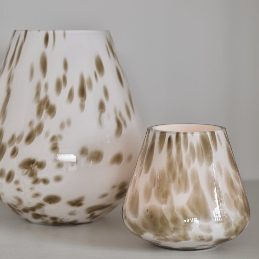 Magnor ROCKS VINI FERA Stormlykt H22 cm i Beige/natur designet av Halvor Bakke