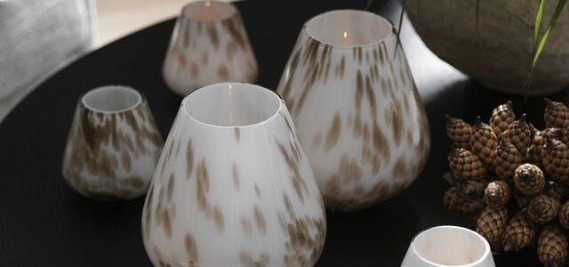 Magnor ROCKS VINI FERA Stormlykt H22 cm i Hvit designet av Halvor Bakke