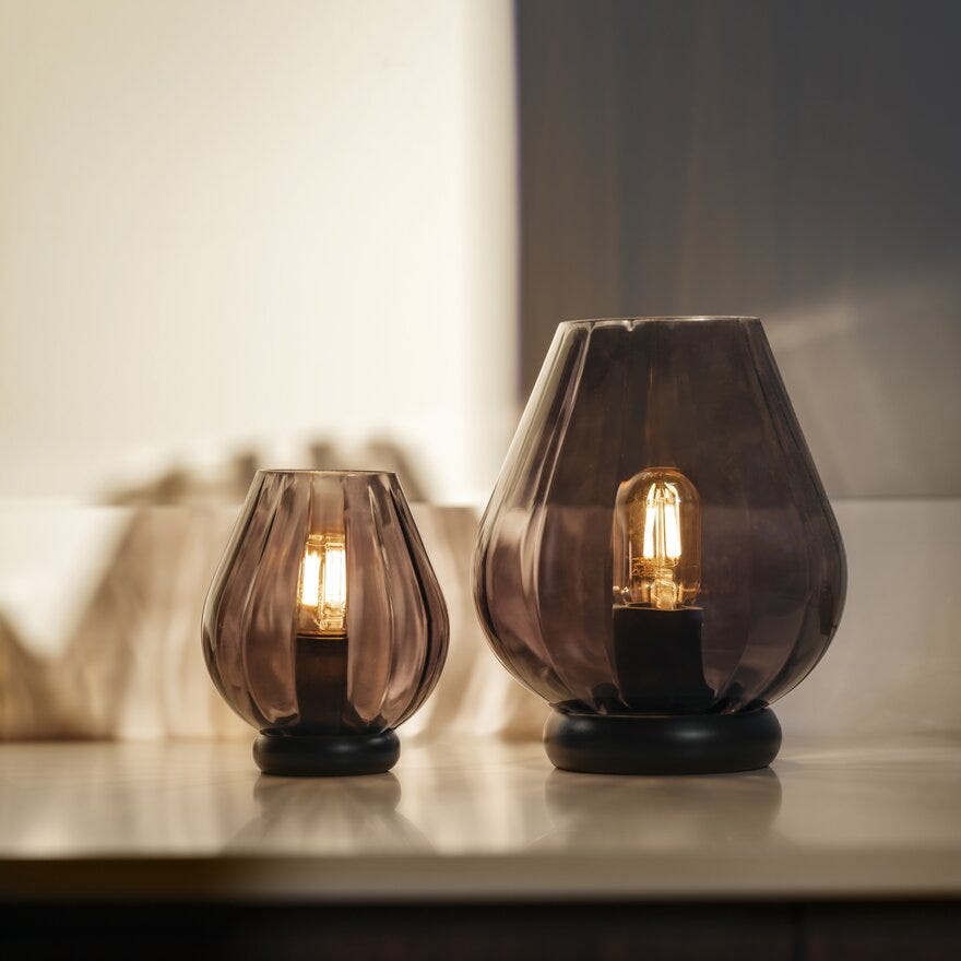 Magnor ROCKS XO Bordlampe H17 cm i Grå designet av Halvor Bakke