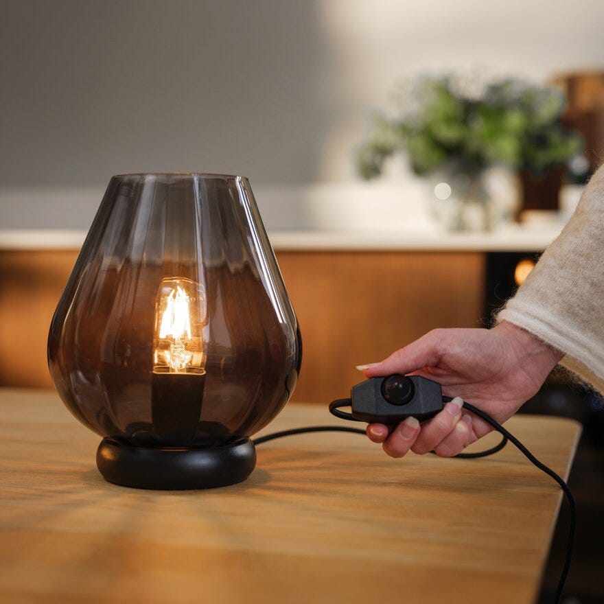 Magnor ROCKS XO Bordlampe H30 cm i Grå designet av Halvor Bakke