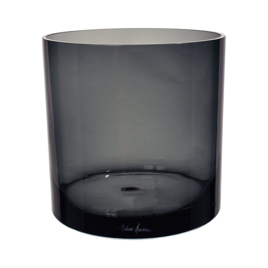 Magnor SKYLINE Stormlykt H20 cm i Svart designet av Halvor Bakke