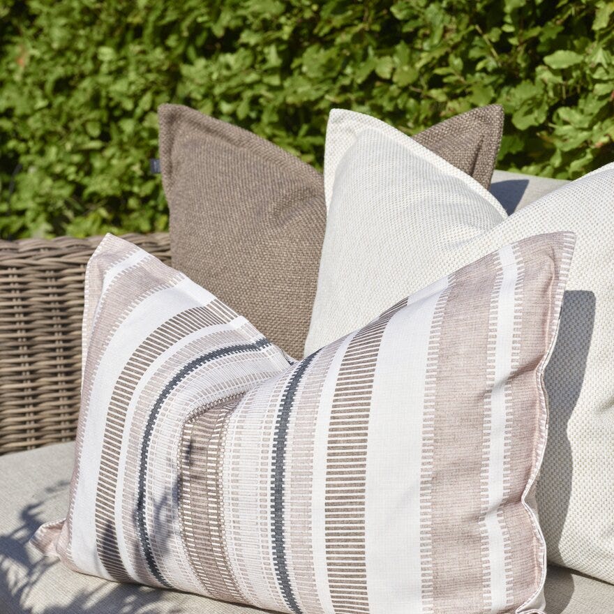Signature Collection By Halvor Bakke GARDEN Pynteputetrekk 40x60 cm i Beige/natur designet av Halvor Bakke