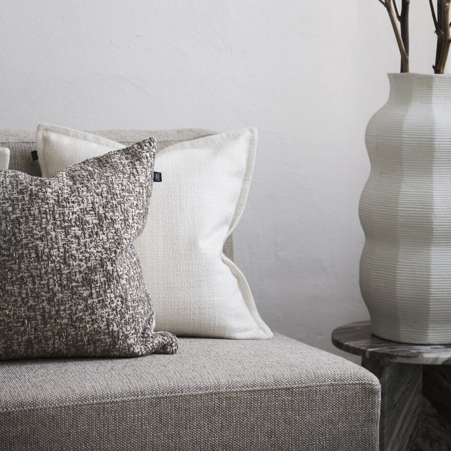 Signature Collection By Halvor Bakke SANDER Pyntepute 60x60 cm i Beige/natur designet av Halvor Bakke