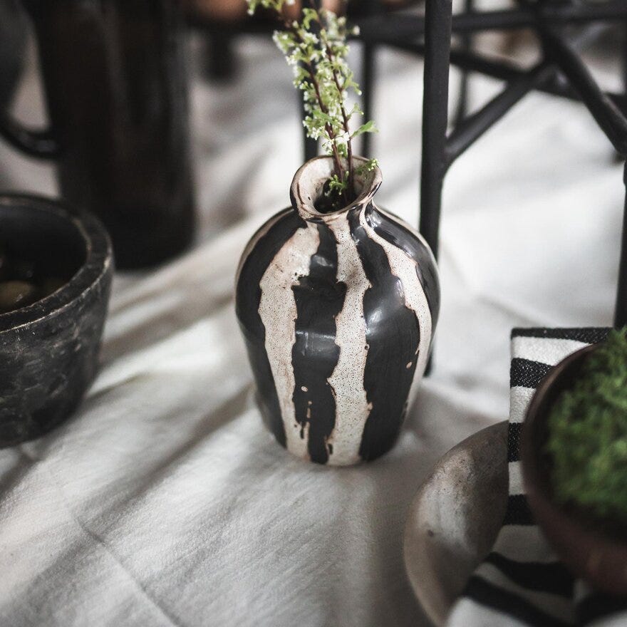 Jakobsdals TULIP Vase H17 cm i Brun designet av Storm Pedersen