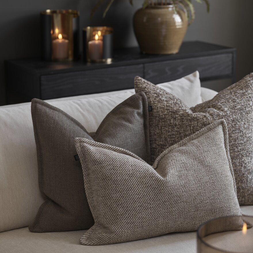 Signature Collection By Halvor Bakke SANDER Pyntepute 60x60 cm i Beige/natur designet av Halvor Bakke