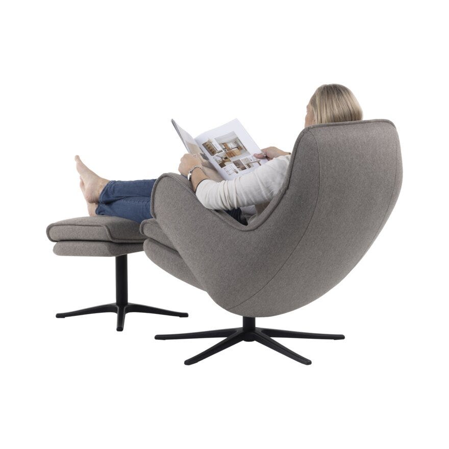 IMG NOVA Hvilestol med fotskammel i Beige/natur