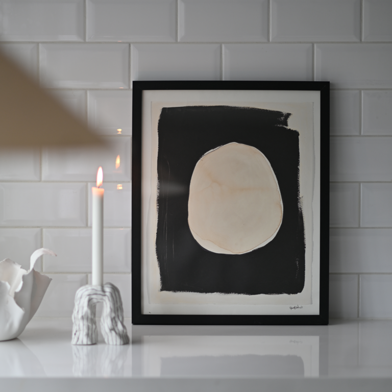 Maren Baxter MOONLIGHT Kunsttrykk 40x50 cm i Svart designet av Maren Baxter