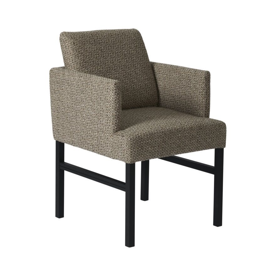 Signature Collection By Halvor Bakke SIGNATURE 1550 Spisestol med armlene i Brun designet av Halvor Bakke