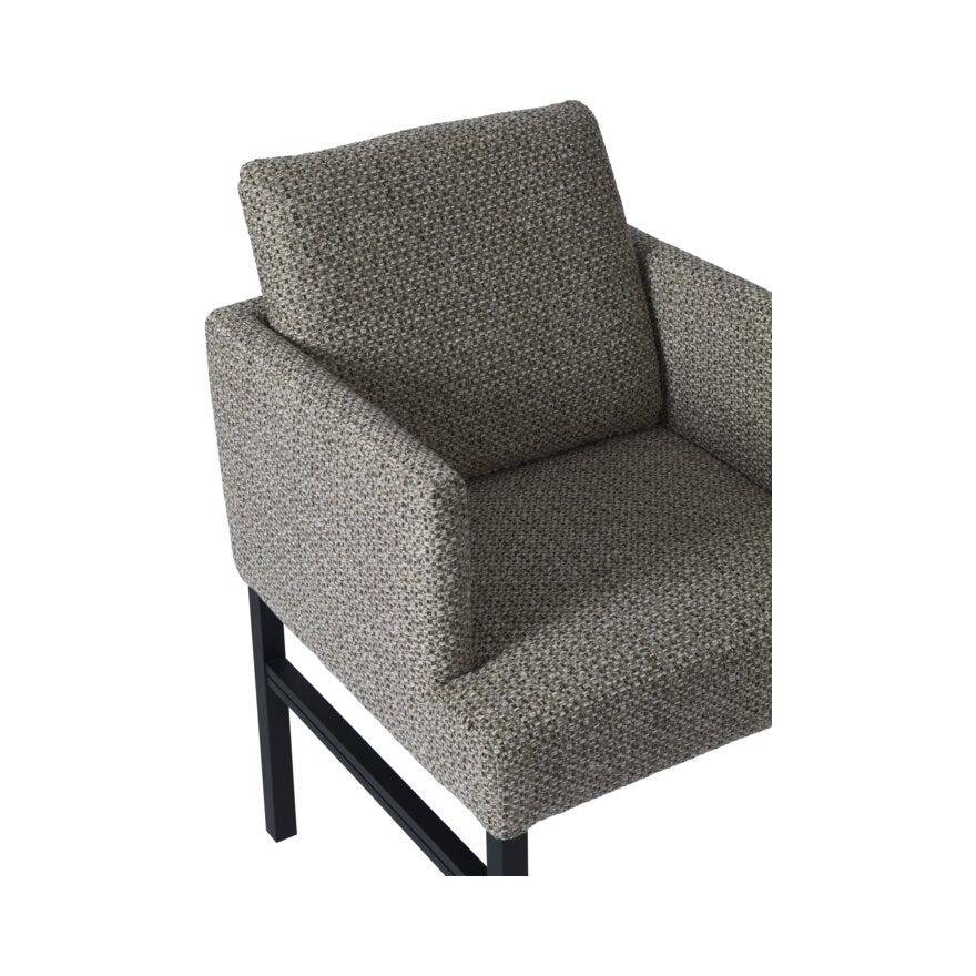Signature Collection By Halvor Bakke SIGNATURE 1550 Spisestol med armlene i Brun designet av Halvor Bakke