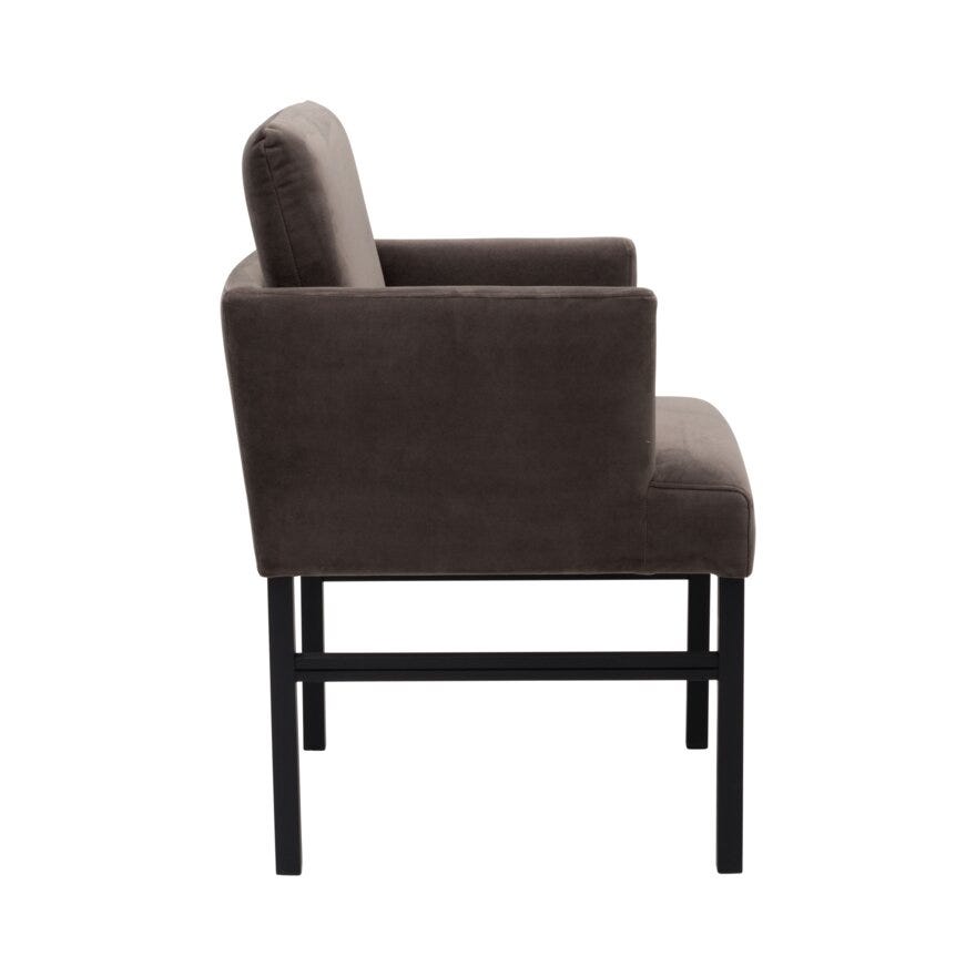 Signature Collection By Halvor Bakke SIGNATURE 1550 Spisestol med armlene i Brun designet av Halvor Bakke