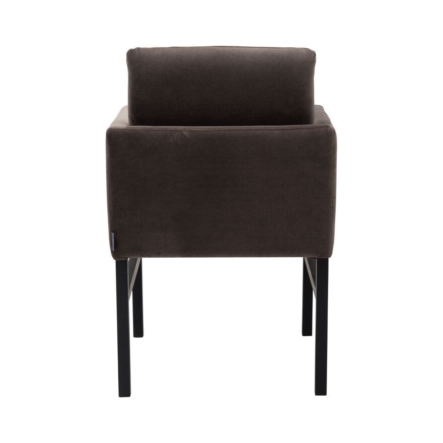 Signature Collection By Halvor Bakke SIGNATURE 1550 Spisestol med armlene i Brun designet av Halvor Bakke