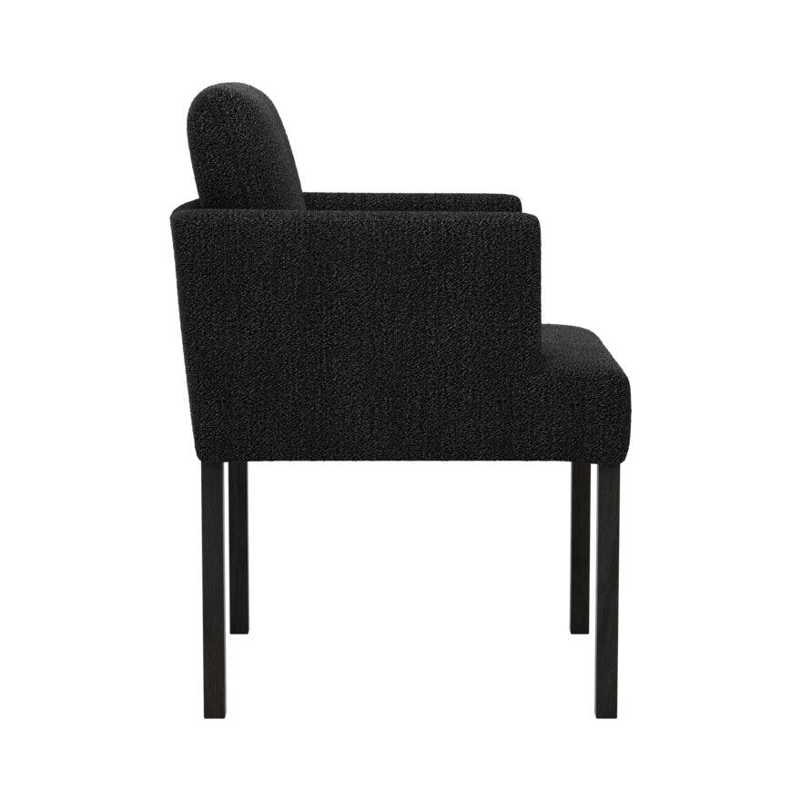 Signature Collection By Halvor Bakke SIGNATURE 1570 Spisestol med armlene i Svart designet av Halvor Bakke