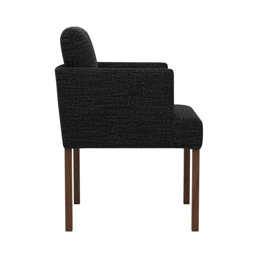 Signature Collection By Halvor Bakke SIGNATURE 1570 Spisestol med armlene i Svart designet av Halvor Bakke