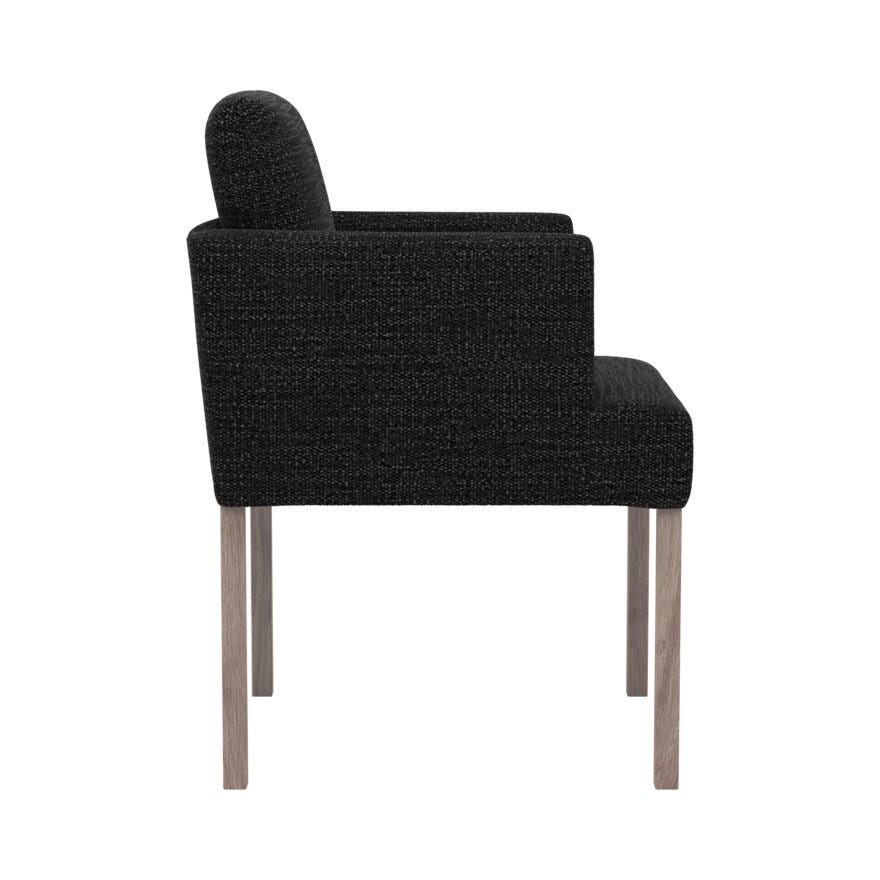 Signature Collection By Halvor Bakke SIGNATURE 1570 Spisestol med armlene i Svart designet av Halvor Bakke