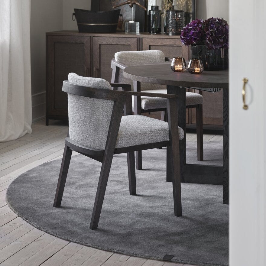 Signature Collection By Halvor Bakke SIGNATURE 1700 Spisestol med armlene i Beige/natur designet av Halvor Bakke
