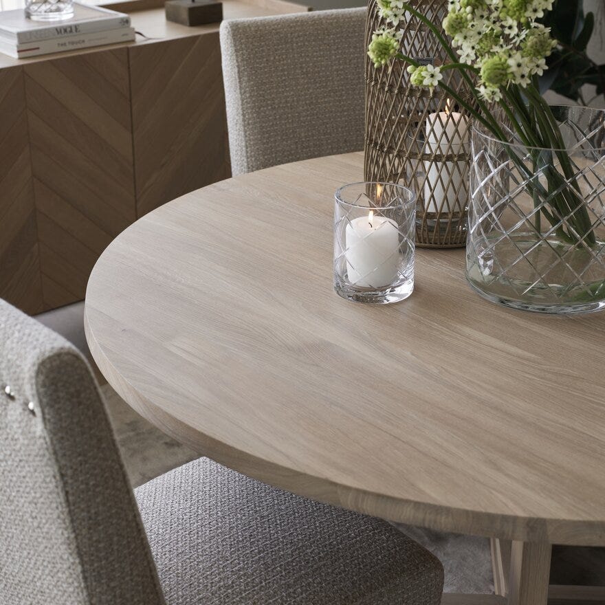 Signature Collection By Halvor Bakke SIGNATURE 1200 Rundt spisebord Ø140 cm i Beige/natur designet av Halvor Bakke