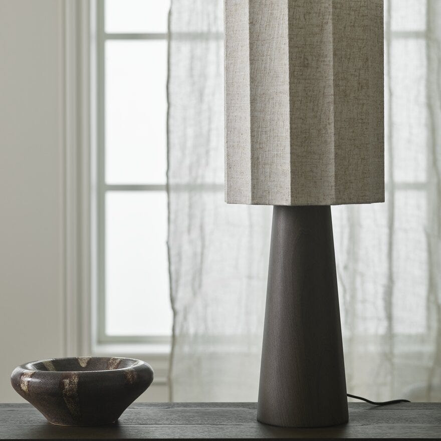 Sindig APPLEGATE Bordlampe Ø26 cm i Brun