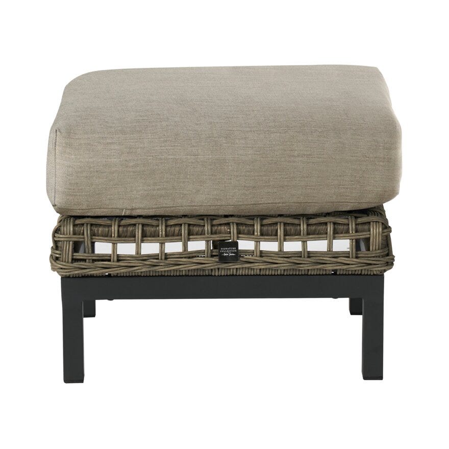 Signature Collection By Halvor Bakke GARDEN Pall 58x50 cm i Beige/natur designet av Halvor Bakke