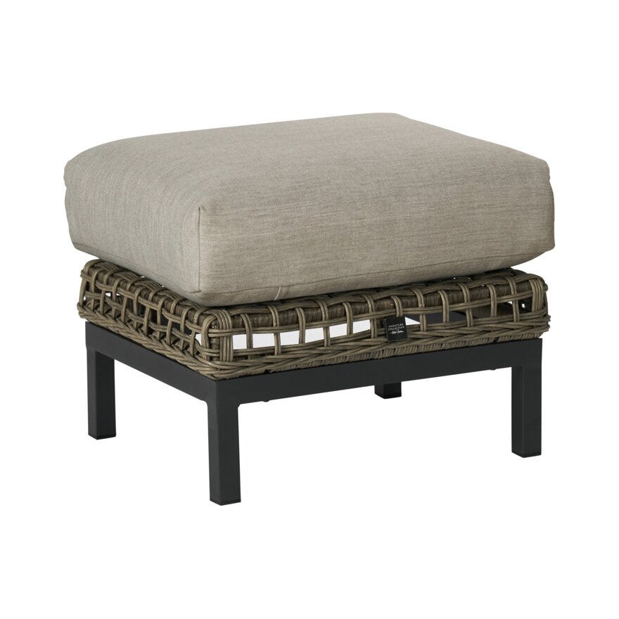 Signature Collection By Halvor Bakke GARDEN Pall 58x50 cm i Beige/natur designet av Halvor Bakke