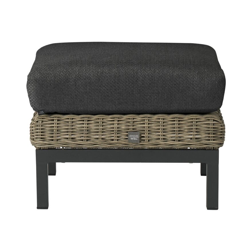 Signature Collection By Halvor Bakke GARDEN Pall 58x50 cm i Beige/natur designet av Halvor Bakke