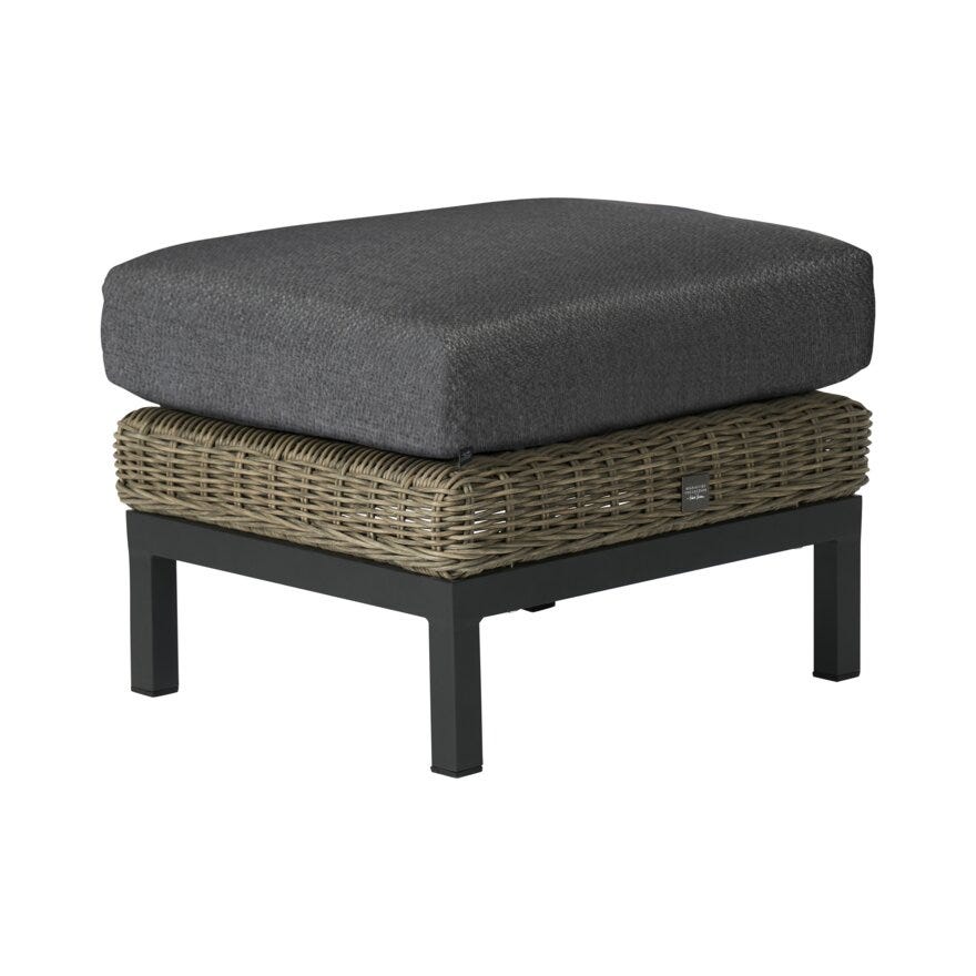 Signature Collection By Halvor Bakke GARDEN Pall 58x50 cm i Beige/natur designet av Halvor Bakke