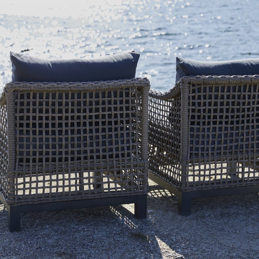 Signature Collection By Halvor Bakke GARDEN Loungestol med armlene i Grå designet av Halvor Bakke