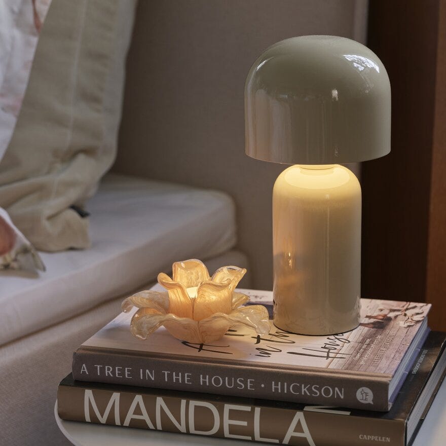 Sindig LIOTTA Bordlampe oppladbar H26 cm i Beige/natur