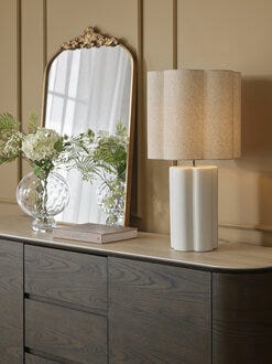 Sindig MORRIS Bordlampe H67 cm i Hvit