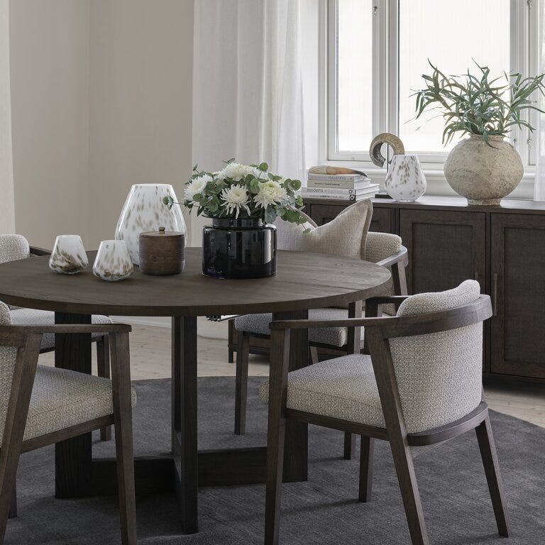 Signature Collection By Halvor Bakke SIGNATURE 1200 Rundt spisebord Ø140 cm i Brun designet av Halvor Bakke