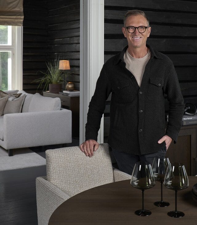 Signature Collection By Halvor Bakke SIGNATURE 1200 Rundt spisebord Ø140 cm i Brun designet av Halvor Bakke